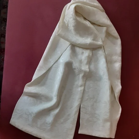 Cream Silk Scarf Designer Bill Peaks NYC - Picture 2 of 5